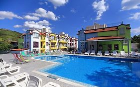 Private Apartment With Parking And Pool