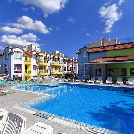 Private Apartment With Parking And Pool Балчик Екстериор снимка