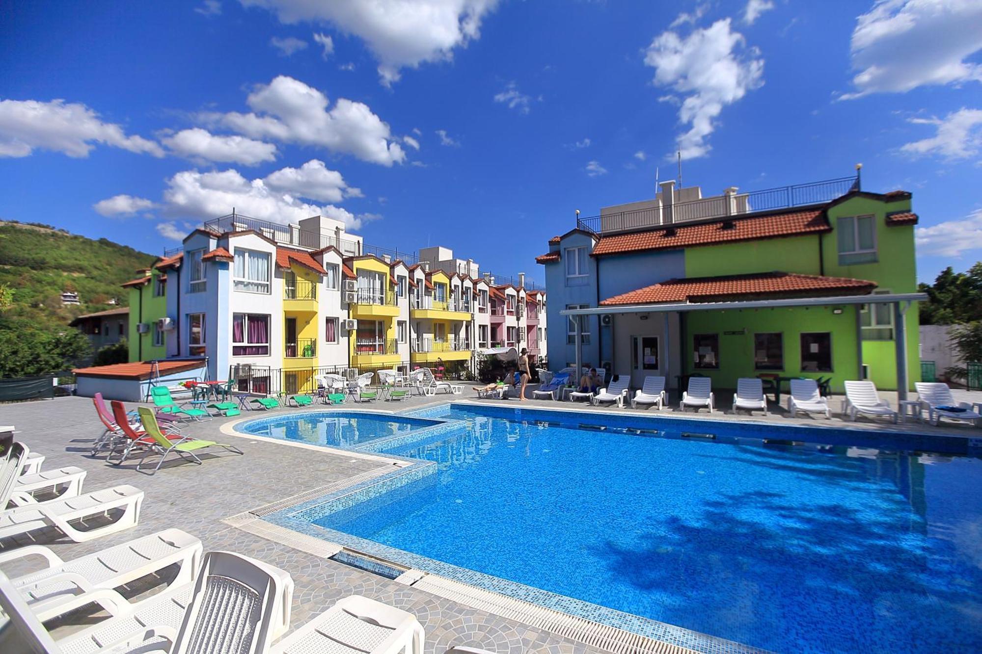 Private Apartment With Parking And Pool Балчик Екстериор снимка