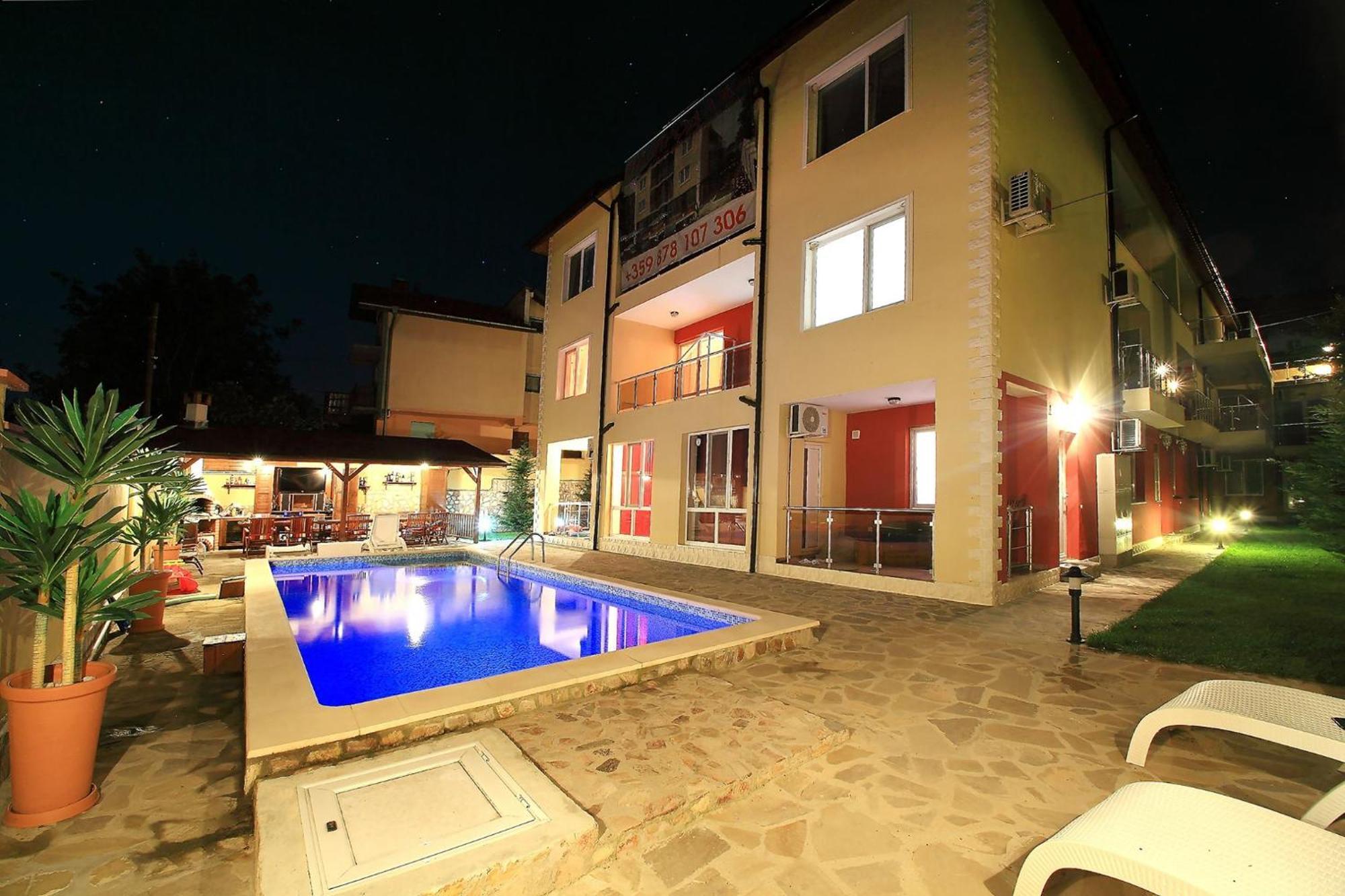 Private Apartment With Parking And Pool Балчик Екстериор снимка